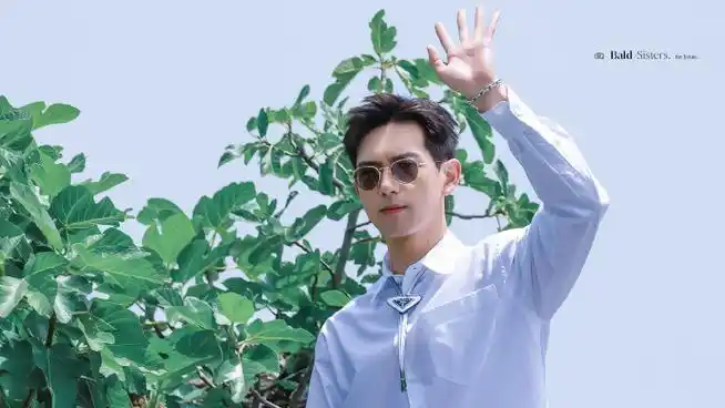 刚下飞机踏进国门还没走出飞机场,各种黑图满天飞…喜欢李现四年谁没