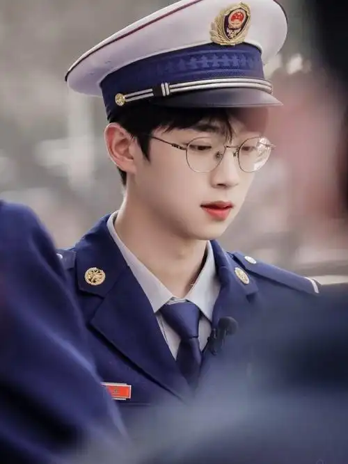 一往无前的蓝张嘉元