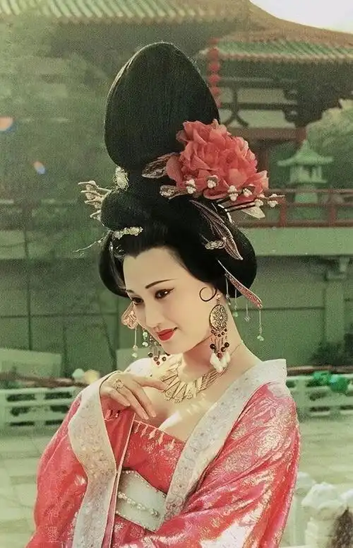 在电视剧《长安十二时辰》中,徐璐扮演的杨贵妃成为了最大吐槽点.