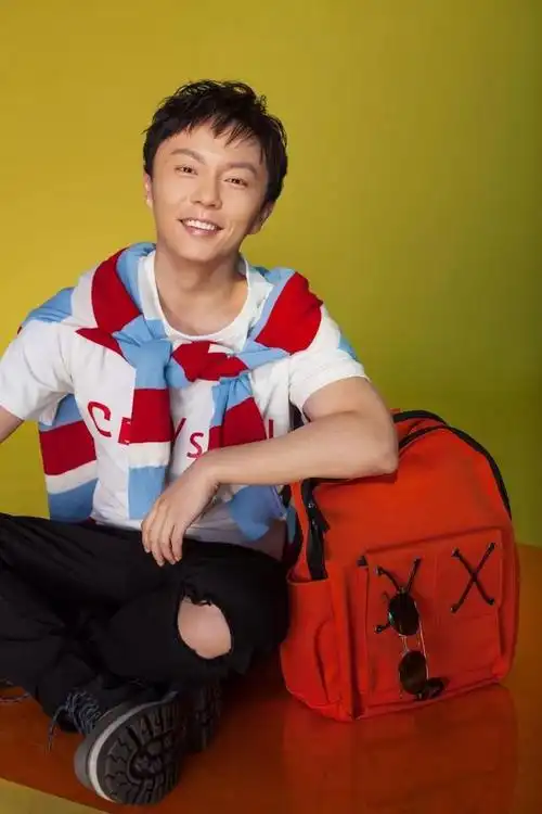 艺乐杂志对话谢苗把此时此刻活成黄金时代