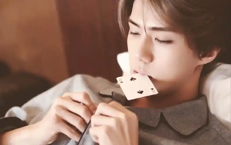 超级近的吴世勋 白西装,帅到没朋友_哔哩哔哩 (゜-゜)つロ 干杯~-bili