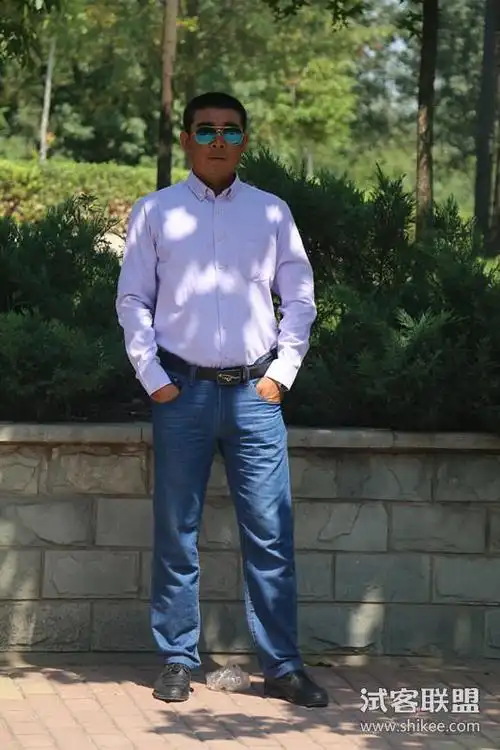 尺码也很标准,老公身高176cm,体重75kg,穿41