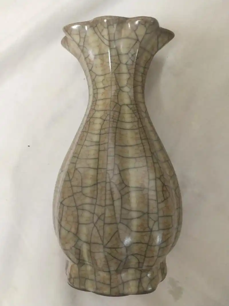 宋代哥窑瓜棱赏瓶真品#收藏品 #传统文化 #古玩收藏 - 抖音