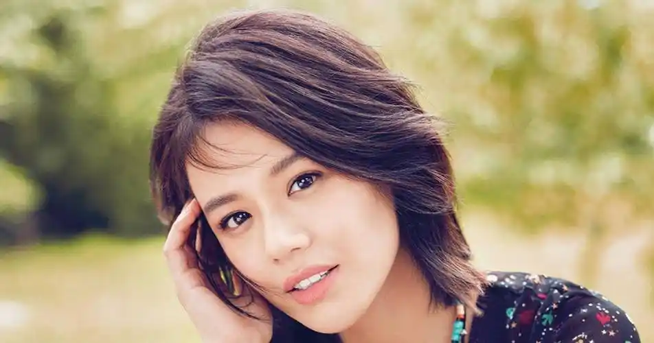 马思纯新恋情疑曝光,与张哲轩十指相扣,还曾现身于对方演出现场_欧豪