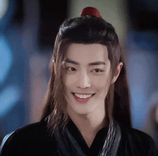 很温暖,很撩动我的心大家都是知道肖战就是一副笑脸,笑起来的样子真的