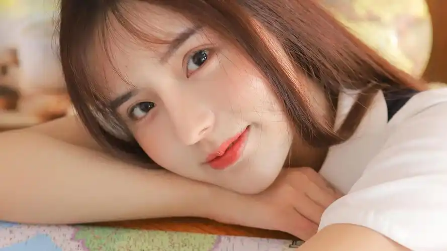 甜美长发美女图片-美女壁纸 - 壁纸专辑