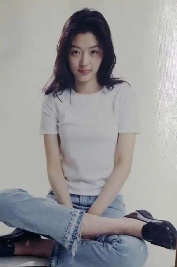 42岁全智贤的豪门生活:早上6点起床做饭,拍吻戏提前和老公商量