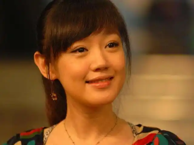 她在电视剧《粉红女郎》中饰演剧中的"哈妹"一角,深受观众喜爱,也因为