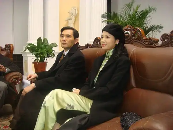 邓英,出生于浙江省衢州市,毕业于中央民族大学艺术系,中国内地女演员.