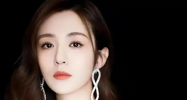 王晓晨,一位备受瞩目的公众人物,她的魅力不仅限于外表,更融合了她