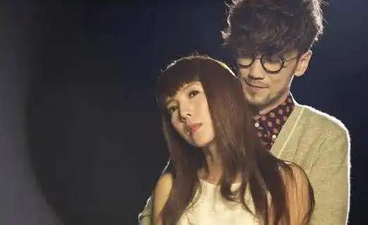 专辑主打歌的mv拍摄之际,我们特邀了小刚友人的挚爱vivian担任女主角