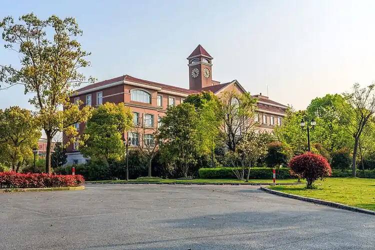 中国上海交通大学闵行校区校园风光_高清图片_全景视觉