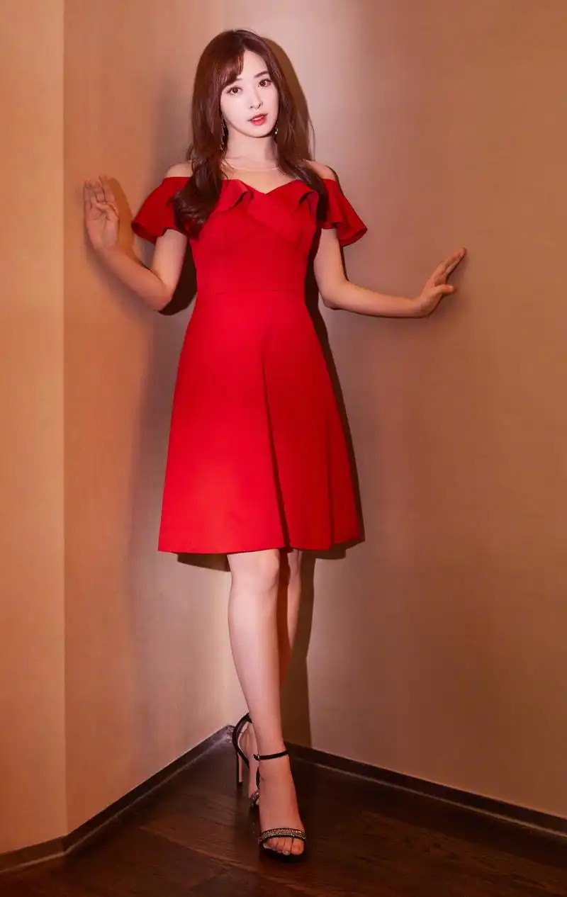 实力女歌手张含韵俏丽多姿,美得无懈可击