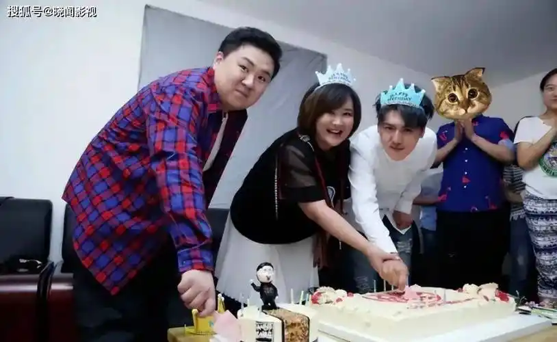 42岁贾玲姐弟恋曝光?隐婚6年老公竟是小她7岁的同行!