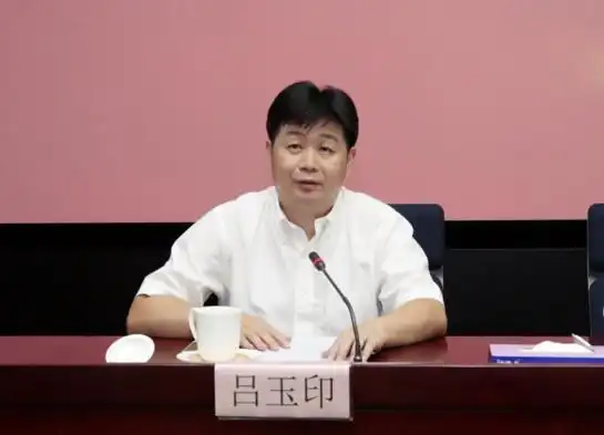 出席会议并讲话,深圳市委组织部常务副部长唐桂阳宣读有关任职文件