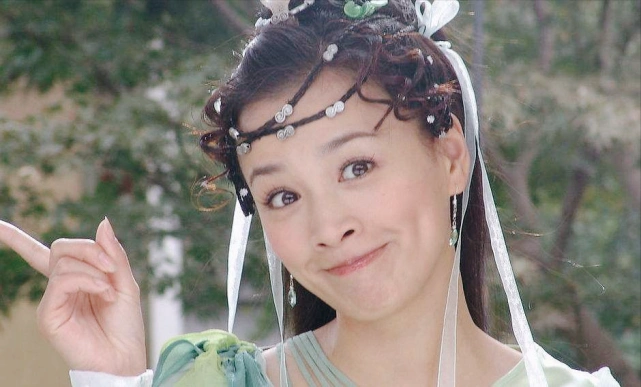 张庭怎么了同一天注销9家公司百亿身家的她居然拖欠货款36万