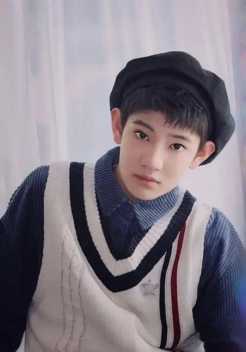 吃软饭聊骚出轨骗网红搞hs这个16岁的男爱豆可真会玩