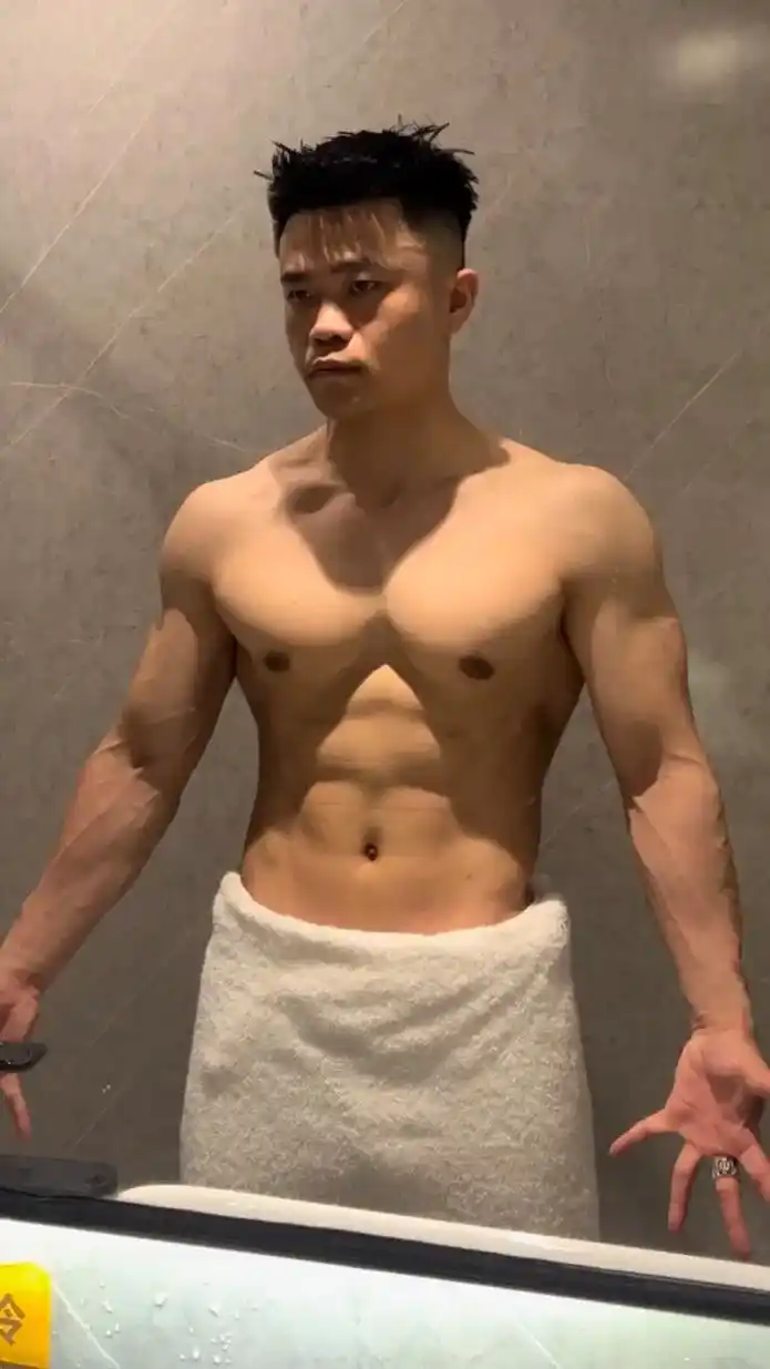 见人不如健身.#心动的200w加1 #泰裤辣 #腹肌 #该有 - 抖音