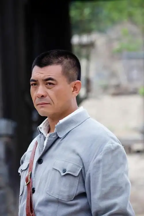 王新军:成名后抛妻弃子,把秦海璐宠成宝,前妻红了他糊了