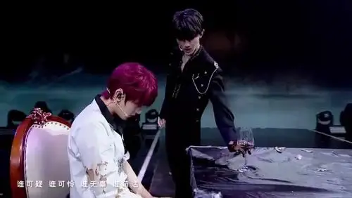 马嘉祺《血腥爱情故事》吸血鬼王子摔杯子这段真的绝了