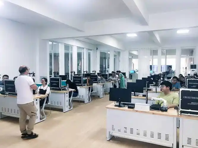 湖南信息学院「人工智能实验室」交付使用