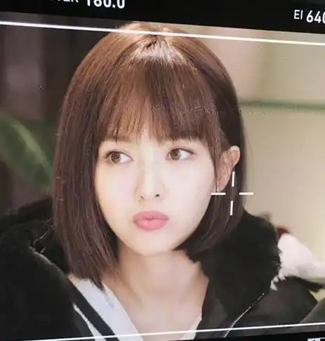 唐嫣齐刘海短发真心显嫩