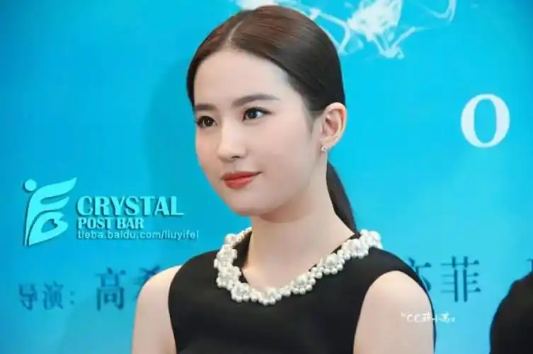 刘亦菲完美的头颅才能驾驭这款发型