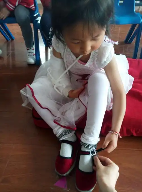 自己的事情自己做–巧手穿脱鞋