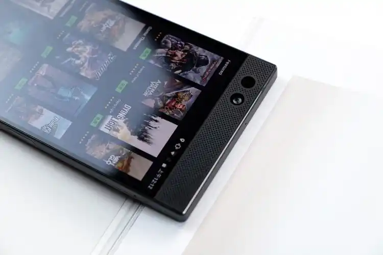 等来了灯厂的信仰,可惜它没灯:razer phone 雷蛇手机