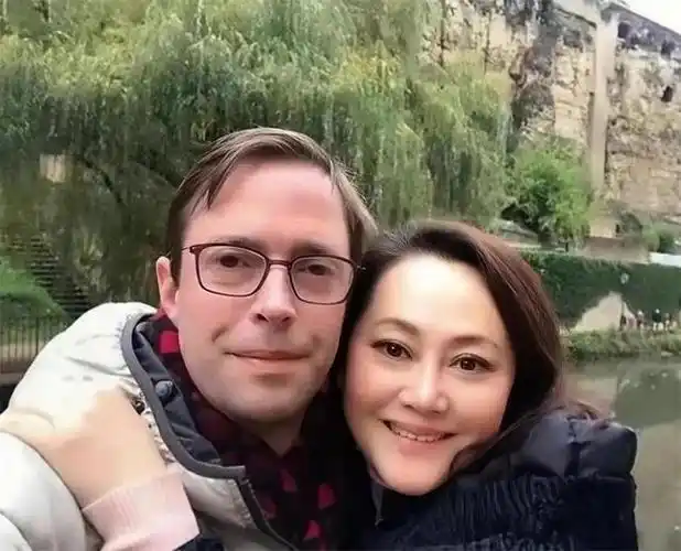 宋佳与爱人这也许是上天在洒下雨水后,开出的珍贵的花吧举报/反馈是小