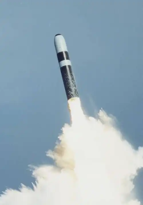 潜入深海的死神:三叉戟洲际导弹