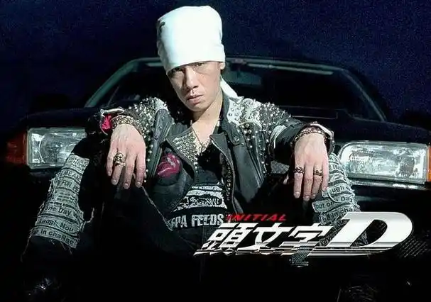 陈小春在饰演须藤京一之时,延续了自己一贯的桀骜不驯和个性诚美十足