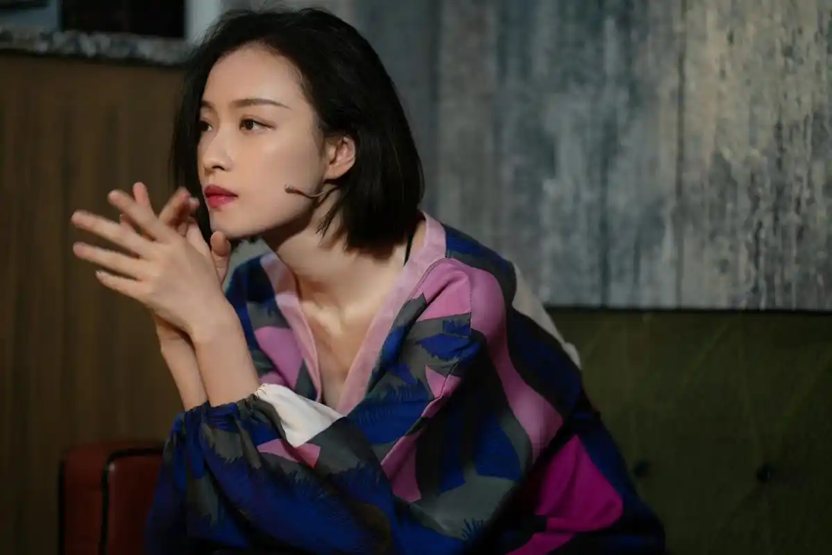 倪妮在话剧《幺幺洞捌》中的造型分享,风情万种的旗袍美人