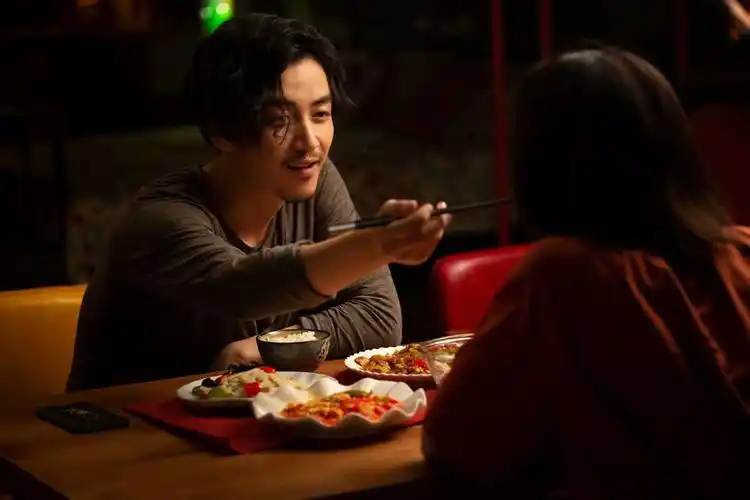 《如影随心》陈晓塑造优雅艺术家 荷尔蒙爆棚展多面魅力