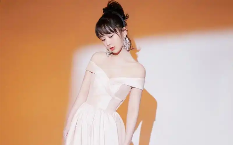 杨紫温婉雅致写真图片桌面壁纸