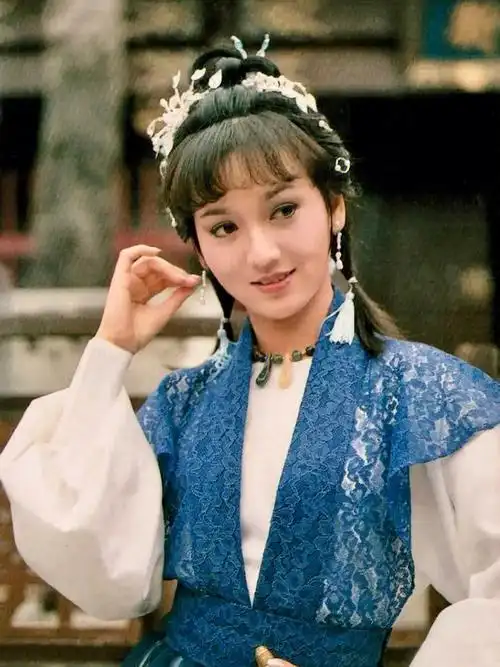 赵雅芝举例小骨架高颧骨抗老