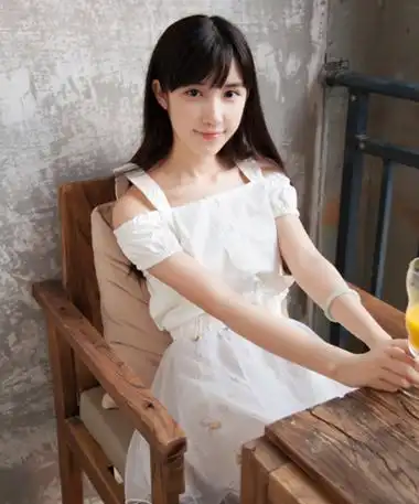 瓜子脸女生适合的发型 女学生瓜子脸长直发发型(2)