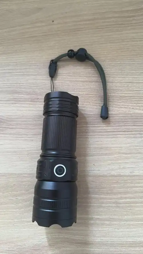 跨境爆款白激光强光手电筒变焦防水usb输出超亮远射家用应急手电