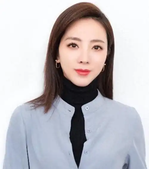 36岁李思思官宣央视离职,未被央视正式除名,近照曝光状态超好