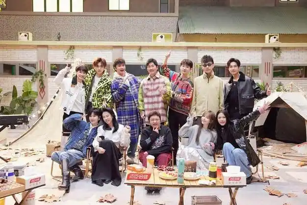 《声生不息·家年华》金曲盛典落幕,孙楠聊人生体悟泪洒现场|周深