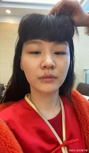 姐妹们,请从这位女星的素颜照上,找到自信