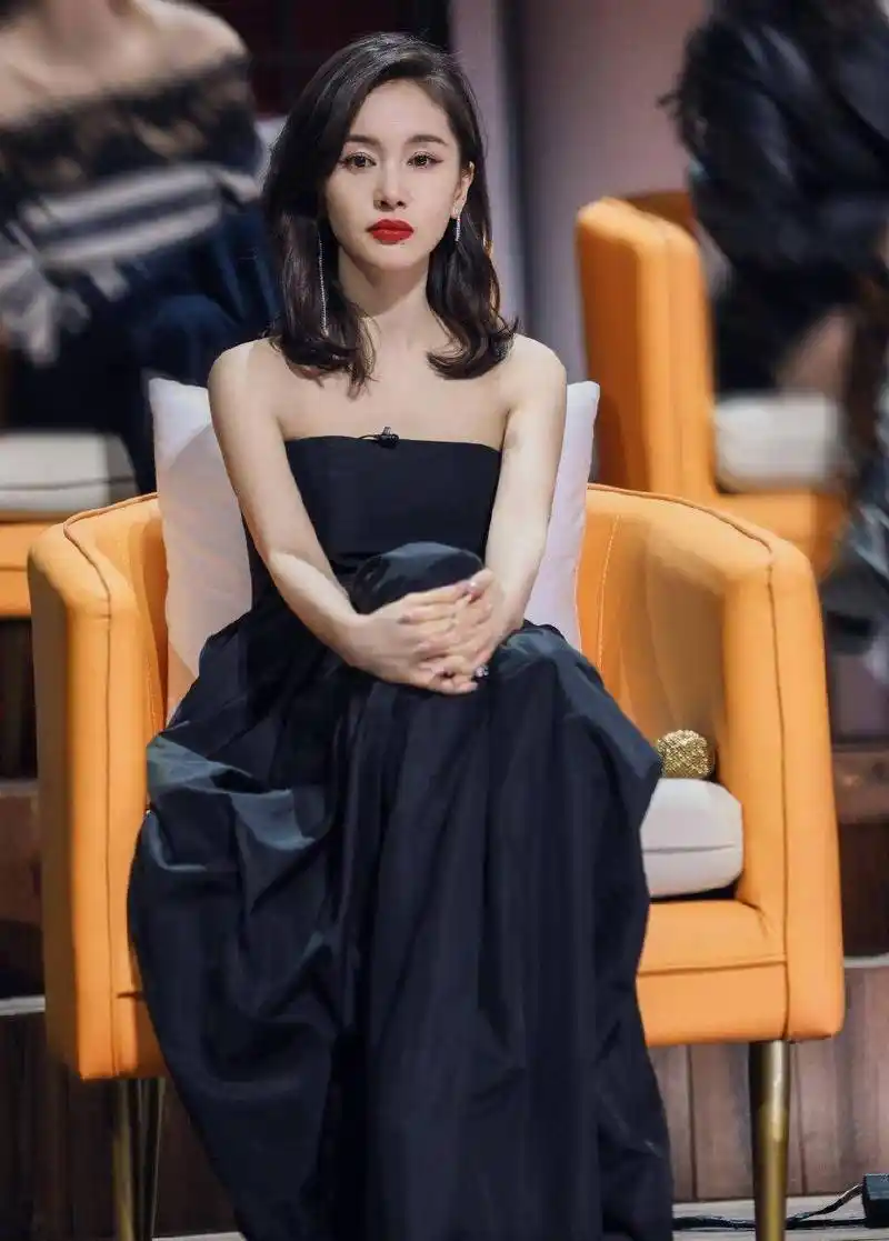 《听姐说》预告曝光,王子文自曝身高159cm,但气场真挺强的_黑色_女性