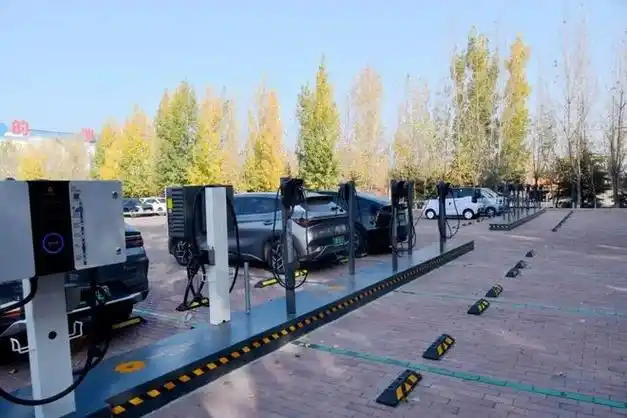 钢城区山钢厂区有新能源汽车充电站啦!|充电桩|停车场|绿色出行|新能