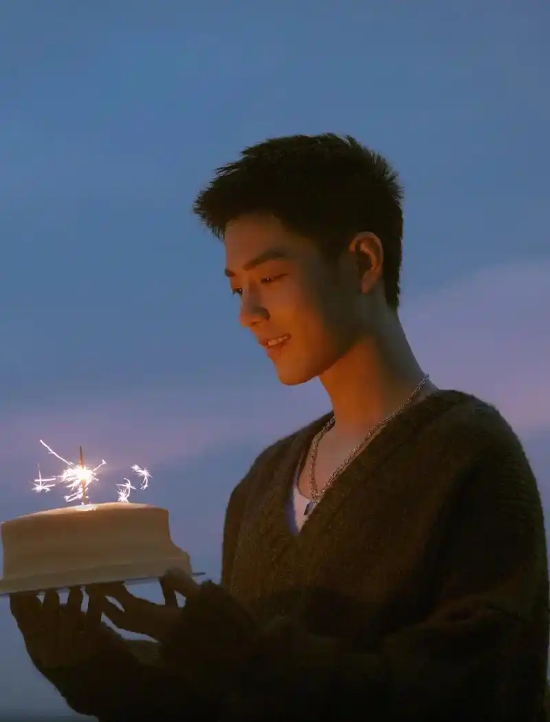 肖战 寸头造型鉴赏,20年生日写真(有人说我以前发的保存不 - 抖音