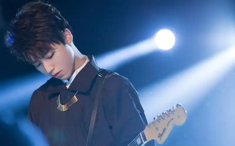 王俊凯代言写真帅气图片壁纸