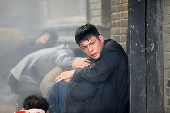 战火中的花蕾傅程鹏凌潇肃剧中变情敌