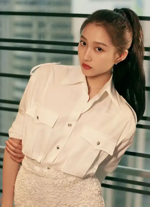 关晓彤蕾丝半身裙性感图片