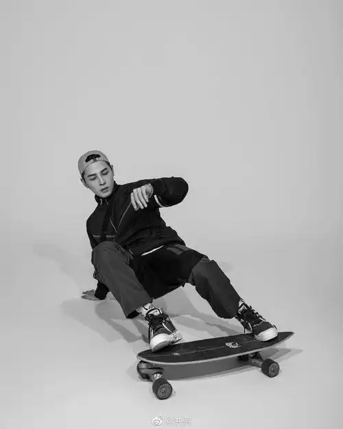 洪尧个人资料(洪尧:这小伙是谁?