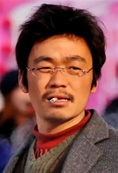 肥猫抽烟,渣良跳舞,袁泉回眸,那些无法超越的镜头,哪个最经典