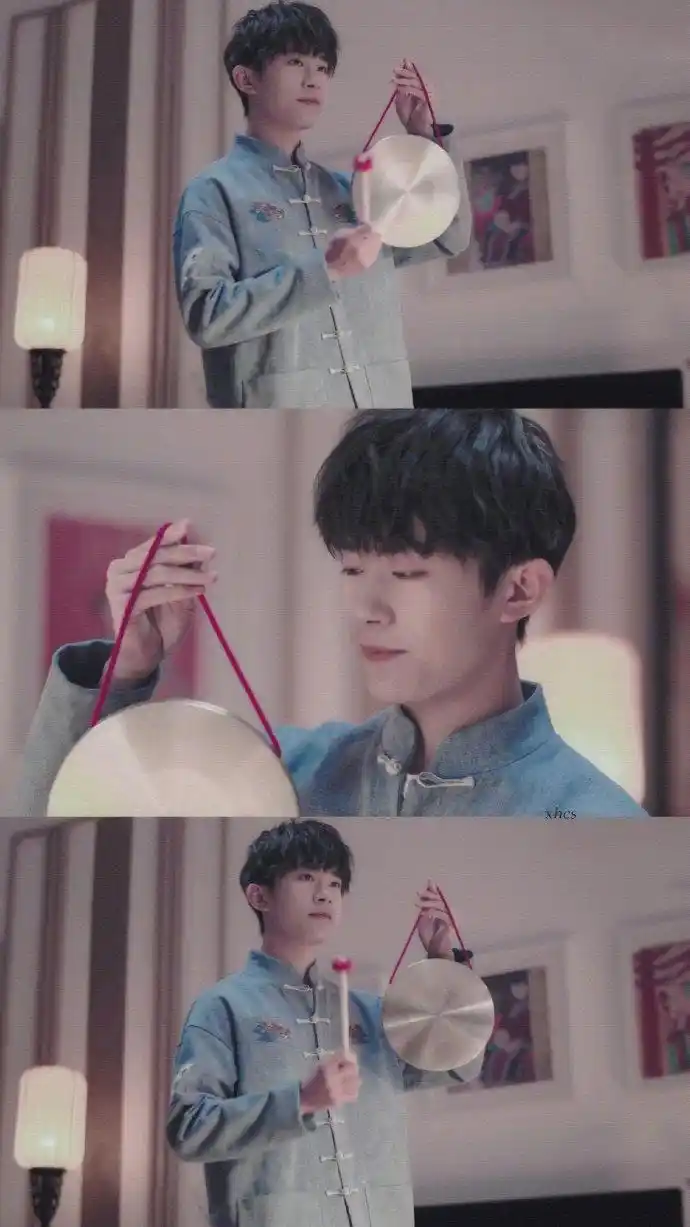 易烊千玺· 三宫格壁纸:这谁家的小少爷,快带回家过年啦!